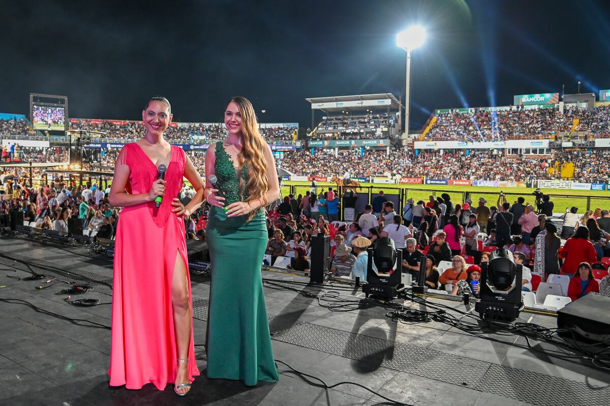 Luego de conducir la previa del jueves, este domingo entraron en la historia del festival al ser la primera dupla femenina en conducir una noche "oficial" del evento. (La Voz).
