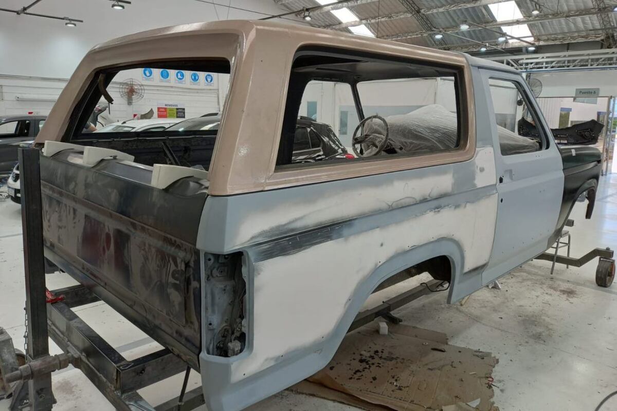 Proceso de restauración de la Ford Bronco 1981.