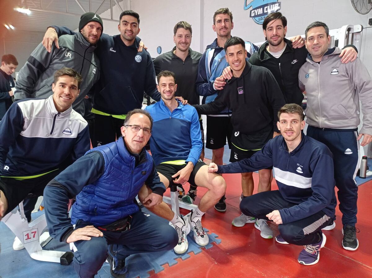 Buena parte del plantel de Independiente que asumirá el estreno en la Liga Nacional. (Prensa Independiente de Oliva)