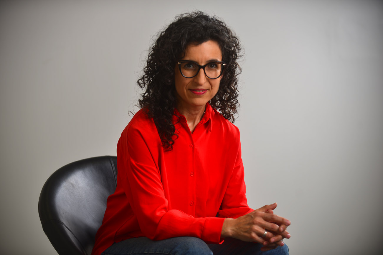 Leticia Medina, secretaria adjunta de ADIUC, en el programa Voz y Voto. (Nicolás Bravo / La Voz)