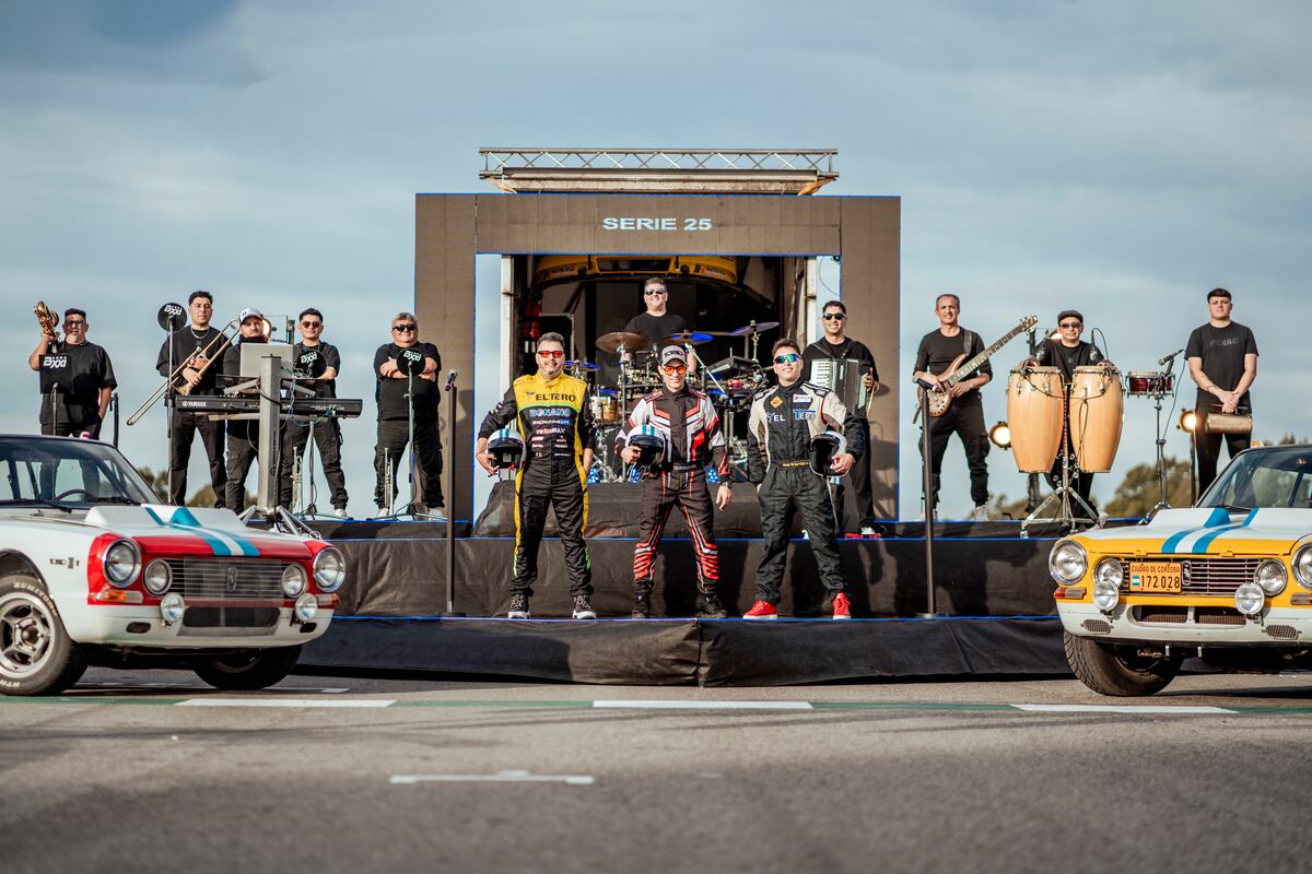 Banda XXI, durante el rodaje del clip de "Amor" en el Autódromo de Río Cuarto. (Prensa Banda XXI)