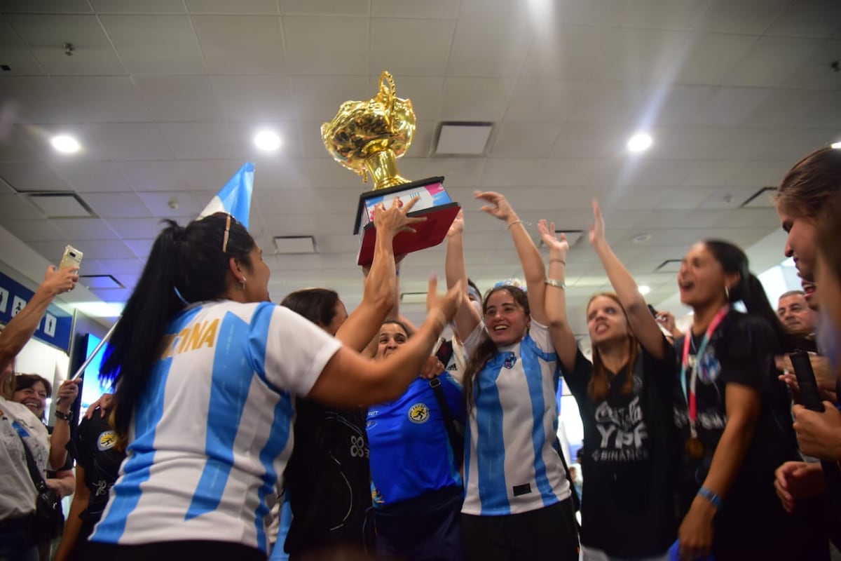 Las Murciélagas llegaron a Córdoba tras conquistar su segunda Copa del Mundo. (Javier Ferreyra / La Voz)