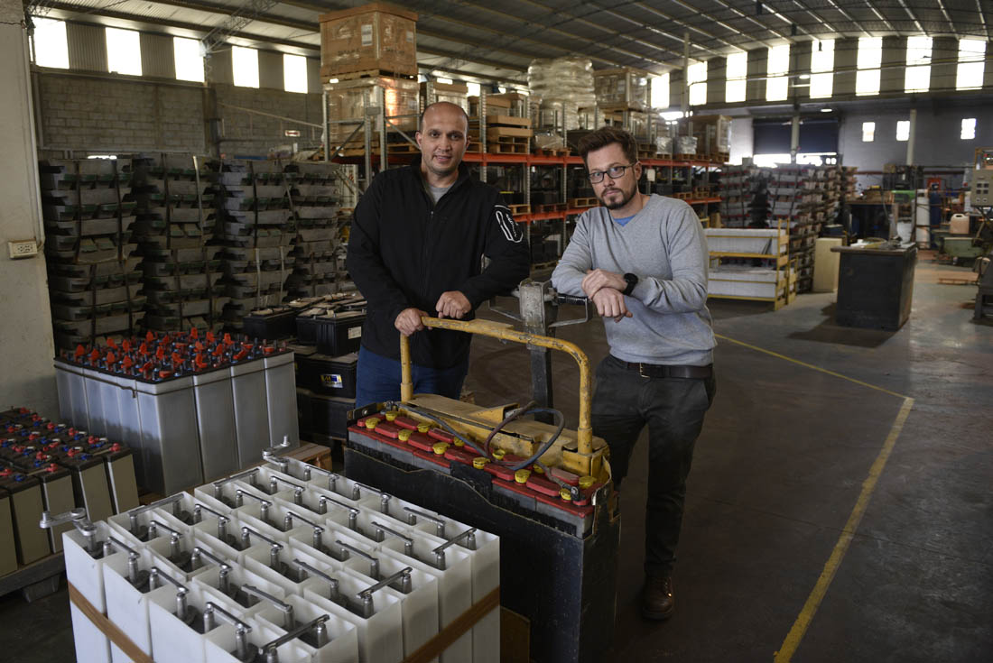 Marcos y Juan Pablo Fornero, socios de la fábrica de baterias Forbat. (Ramiro Pereyra/La Voz)