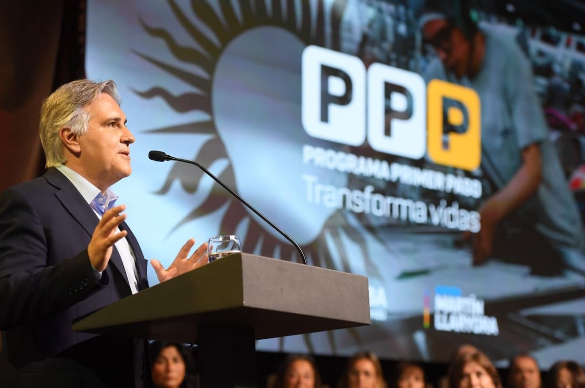 Llaryora en presentación PPP. (Provincia)