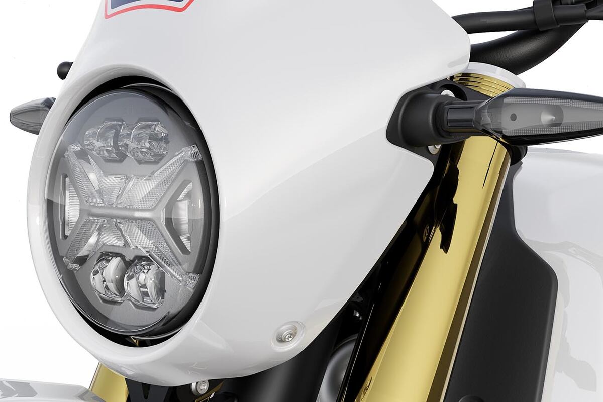 BMW ha dotado a la moto de un faro led redondo con firma luminosa en X.
