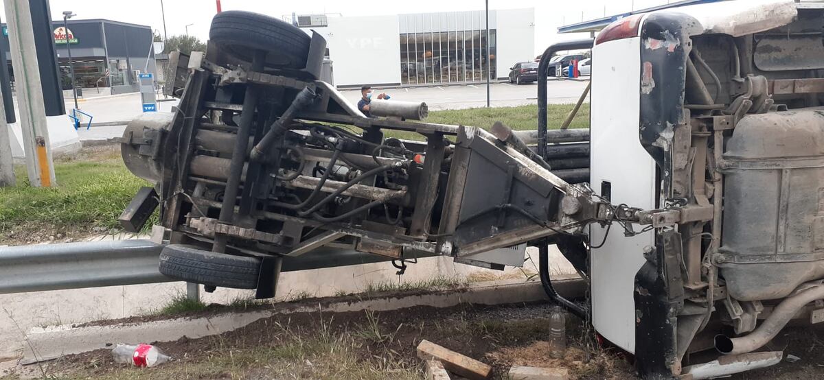 El accidente ocurrió sobre la E-53, en cercanías de Mendiolaza. (Defensa Civil Unquillo)