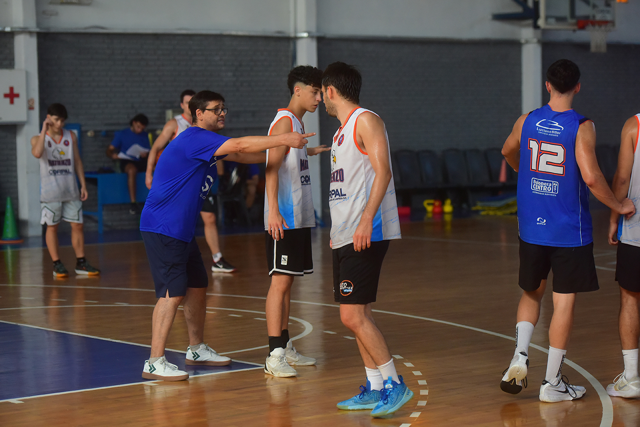 Matienzo se prepara para su histórica participación en la Liga Federal, la tercera categoría del básquet nacional. (Pedro Castillo / La Voz)