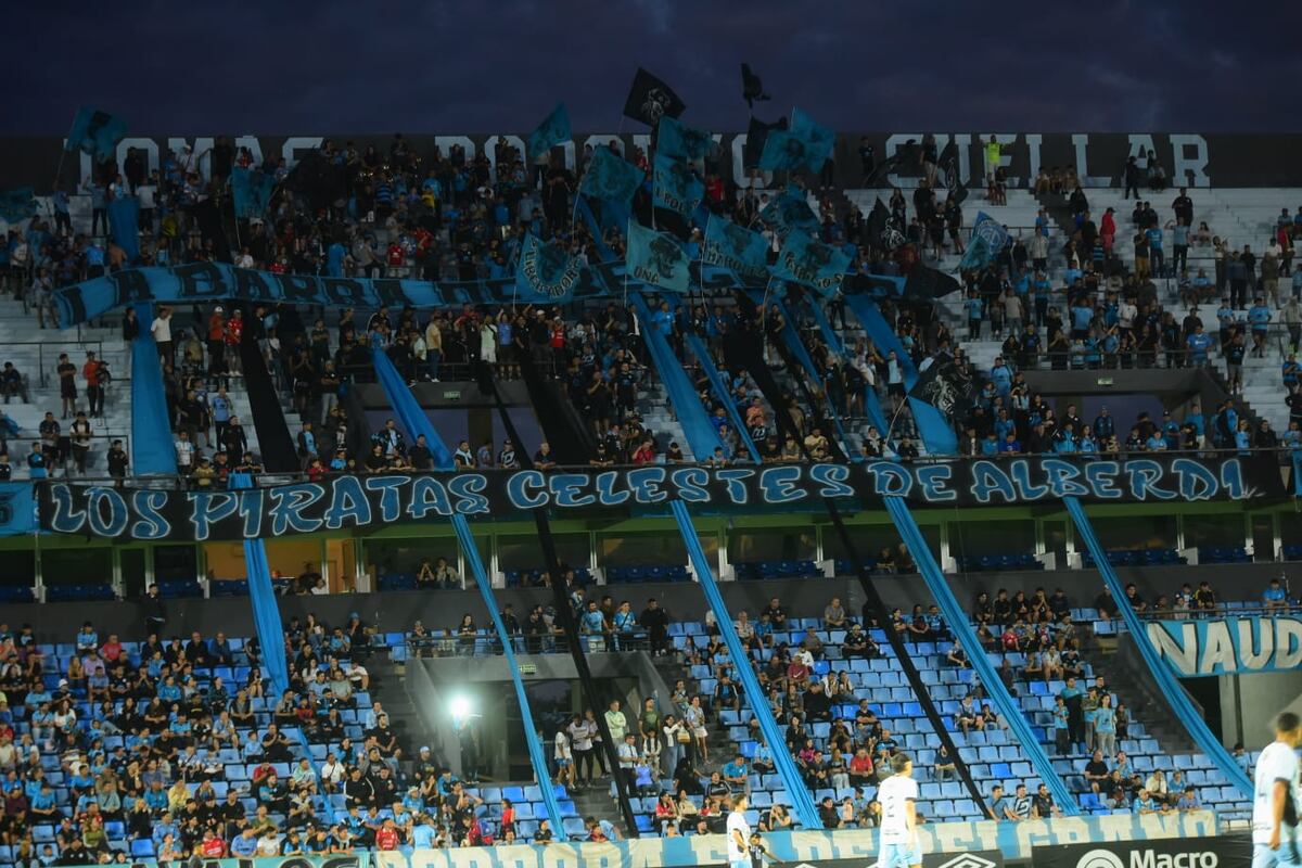 Belgrano y Racing se enfrentaron por las semifinales de la Copa Córdoba en el estadio Gigante de Alberdi. (Javier Ferreryra / La Voz)