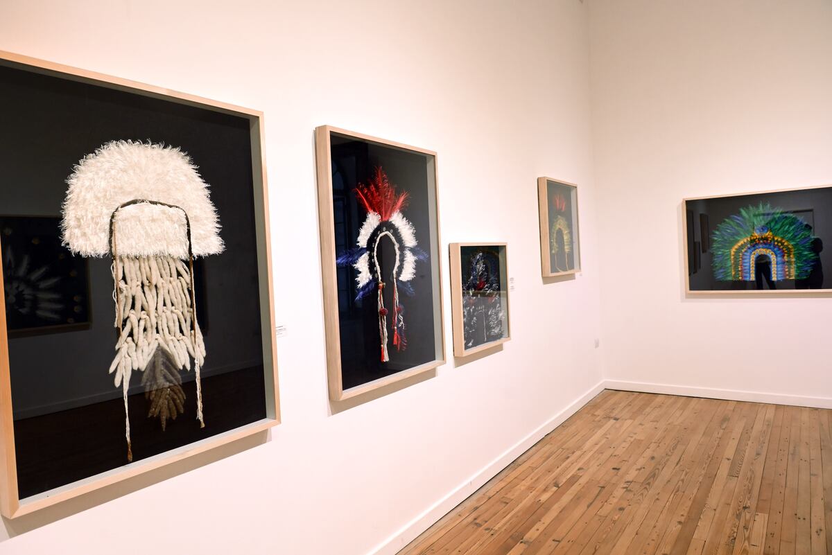 Vanesa Amenábar trabaja con papel y sus obras se están exponiendo en el Centro de Arte Contemporáneo Chateau. (Javier Ferreyra / La Voz)