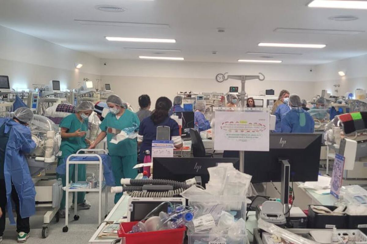 La zona de neonatología revolucionada por el nacimiento de los cuatrillizos. (Maternidad Provincial)