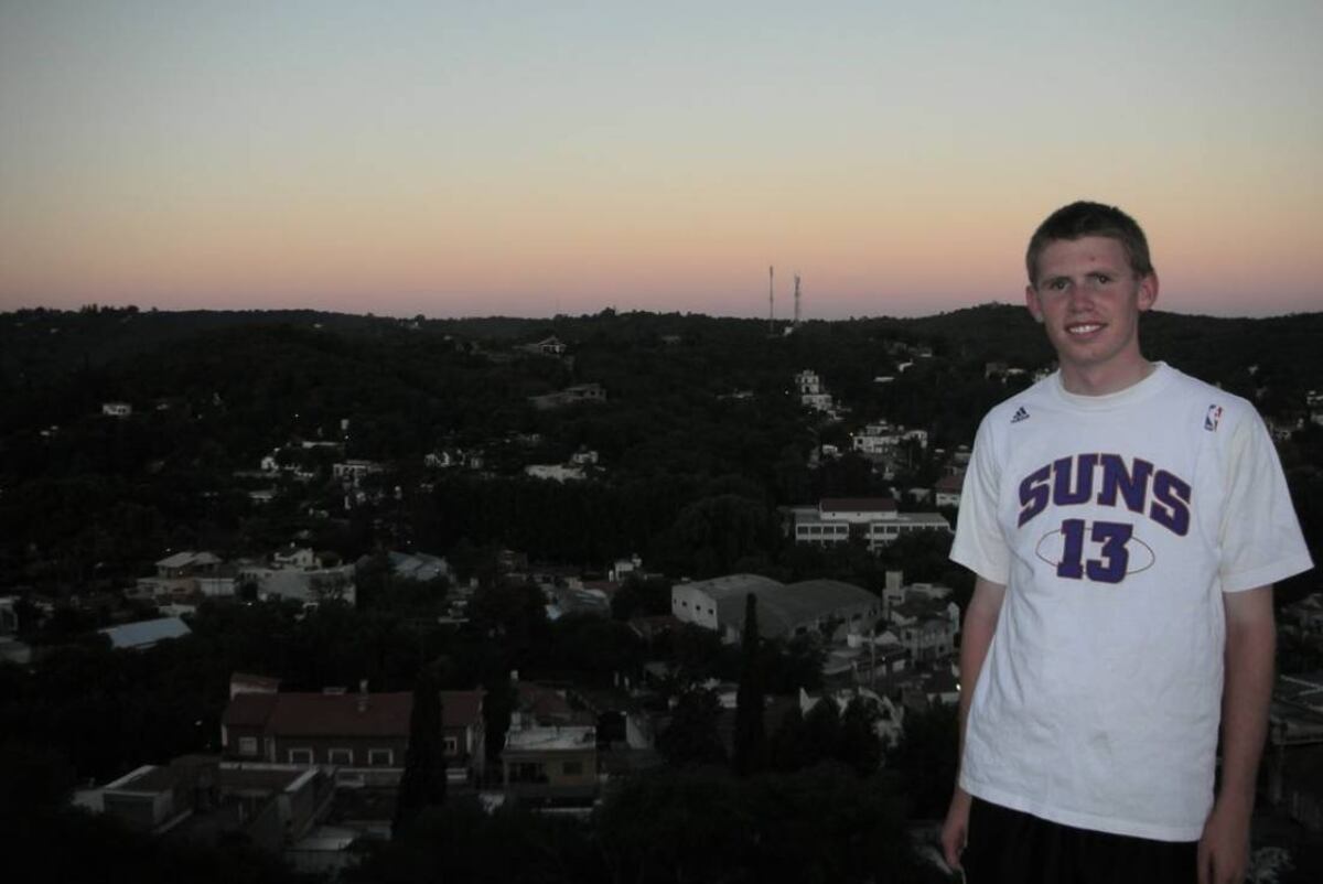 Jimmy en Río Ceballos, en el año 2007 con la remera de los Suns.