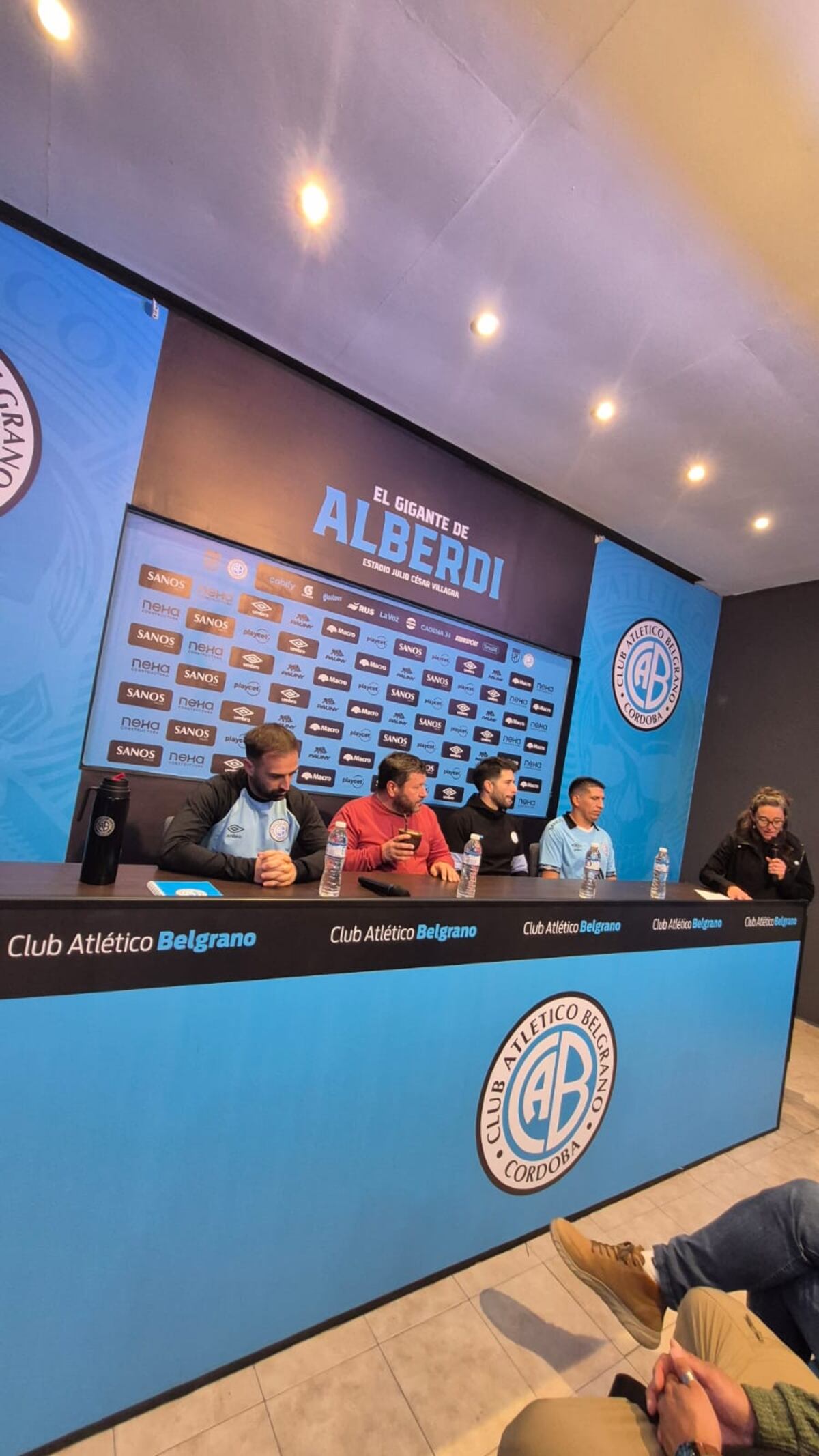 Conferencia de prensa de presentación del equipo de fútbol para ciegos de Belgrano. (La Voz)