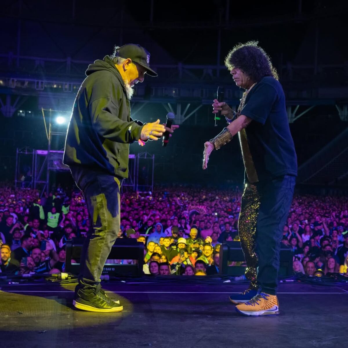 La Mona con el Mono de Kapanga en el Baile más grande del Universo en el Estadio Único Diego Armando Maradona (Instagram de La Mona Jiménez)