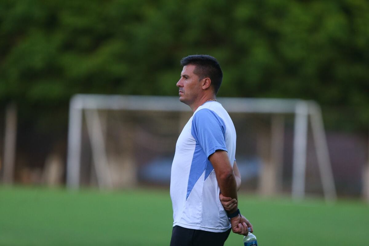 El plantel de Belgrano en Santa Cruz de la Sierra, Bolivia, esperando el partido ante Real Tomayapo por la tercera fecha de la Copa Sudamericana. (Prensa Belgrano)