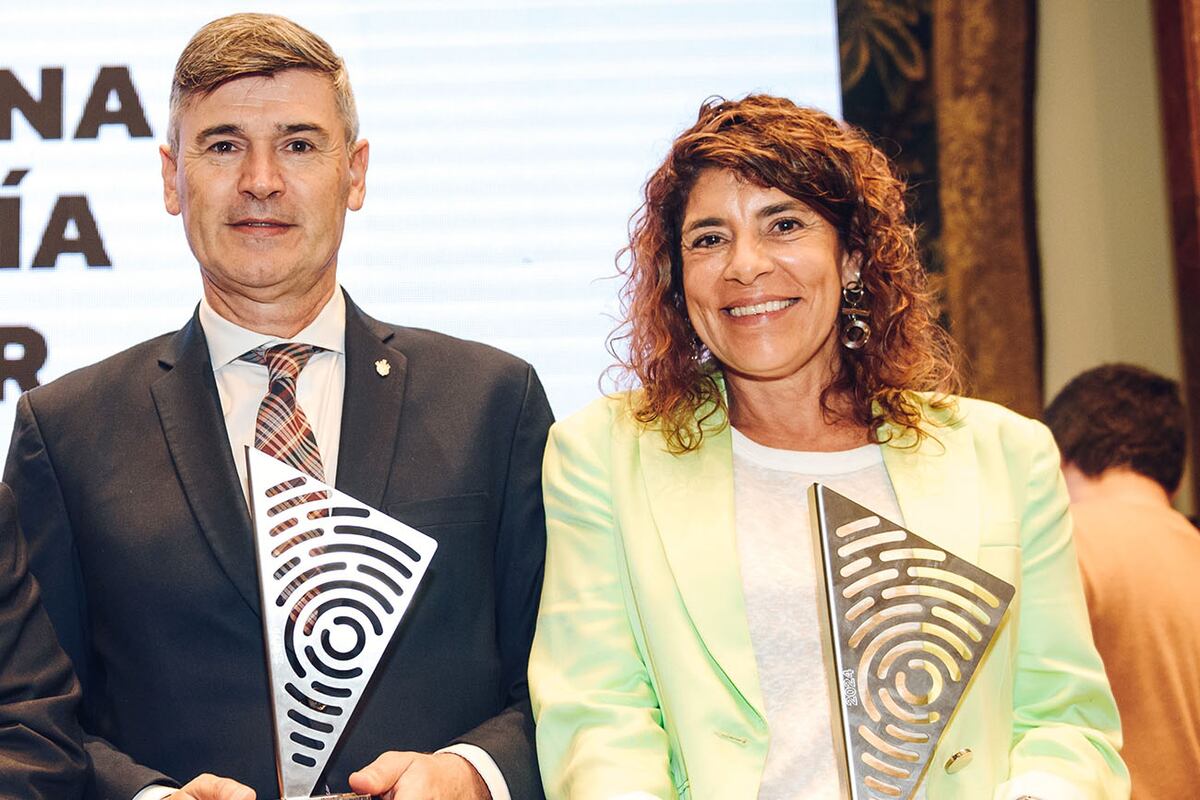 El intendente Daniel Passerini junto a Constanza Mías, presidenta de Cormecor SA.