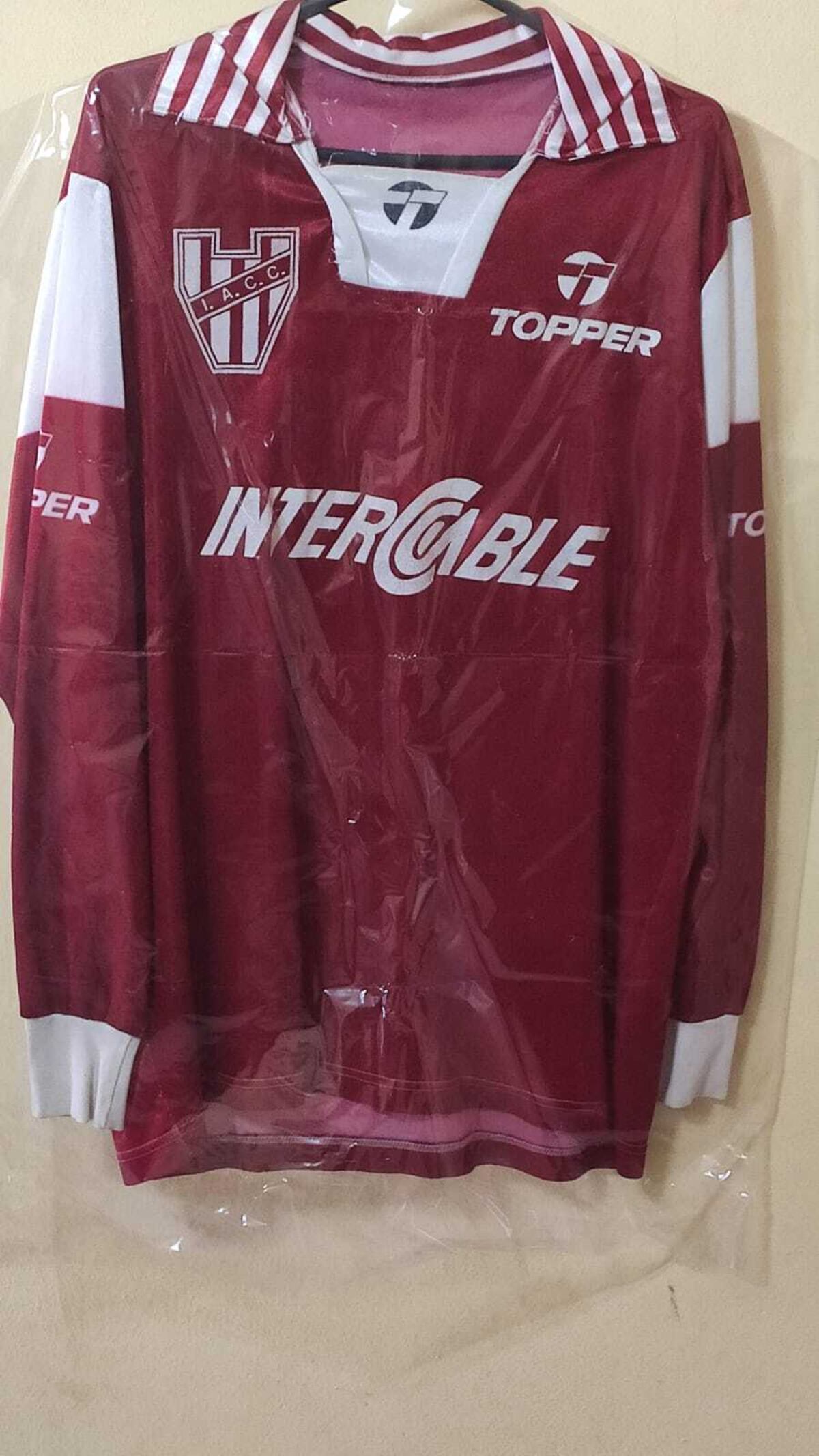 Sustraída. La remera número 9 de la Gloria que Diego Klimowicz se calzó en 1994. (Policía)