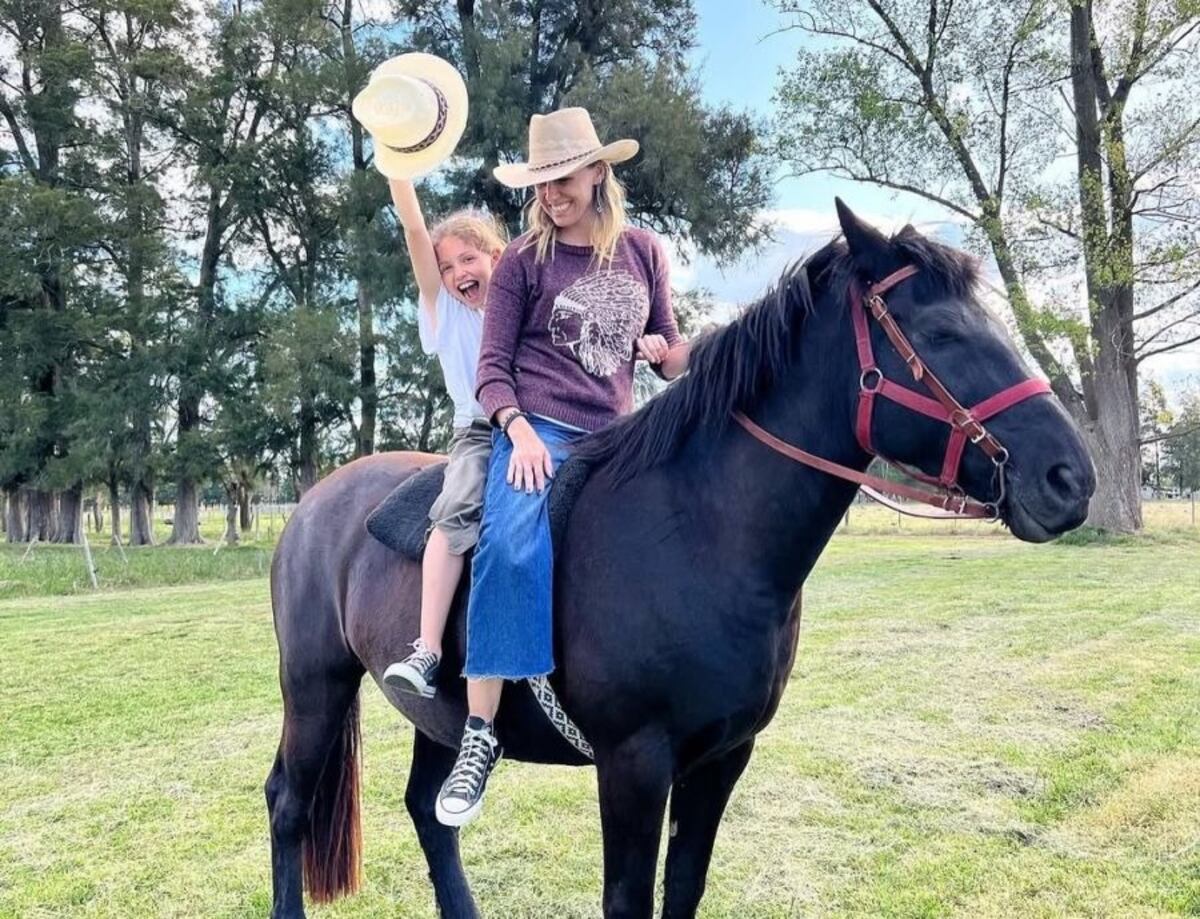 Denise Dumas y Campi: así es su casa de campo rústica, rodeada de naturaleza y caballos