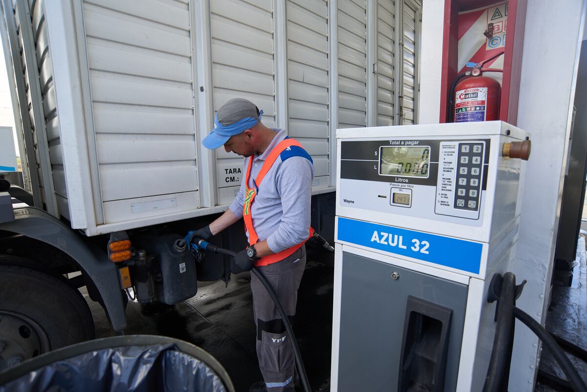 YPF incorpora Azul 32 en 80 estaciones de servicio en todo el país.