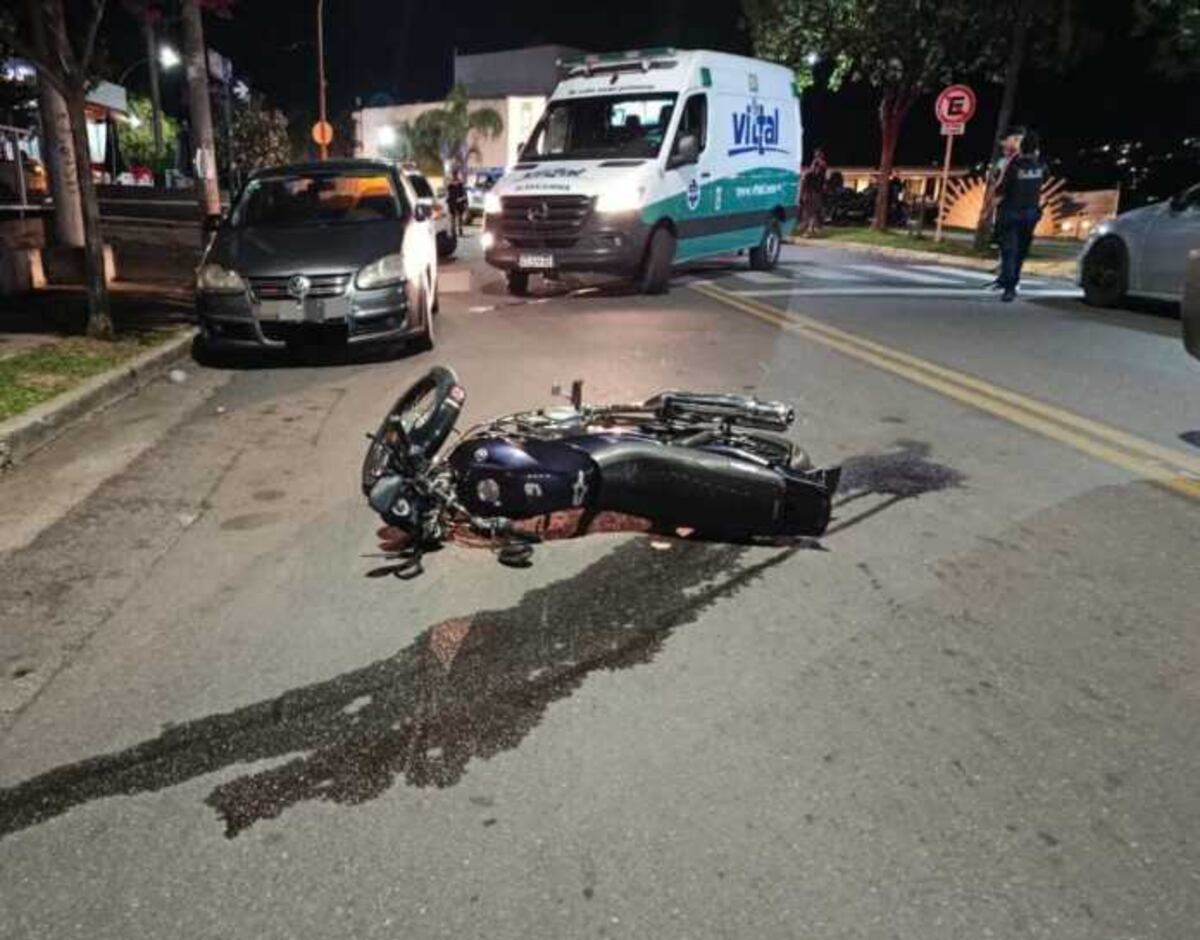 Grave accidente en la madrugada de Carlos Paz: dos jóvenes heridos tras chocar en la costanera