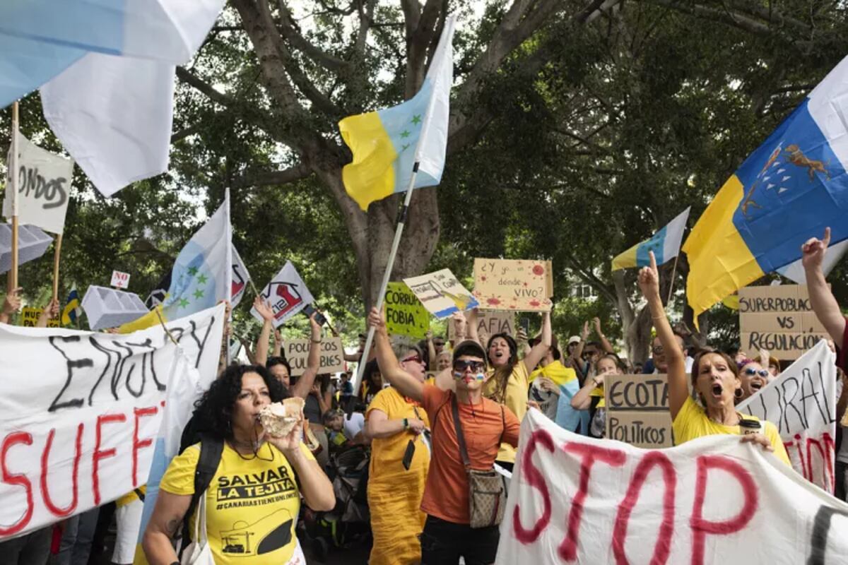 Manifestantes protestan contra el turismo masivo, la escasez de viviendas y los altos costos de vida (Foto:The Associated Press)