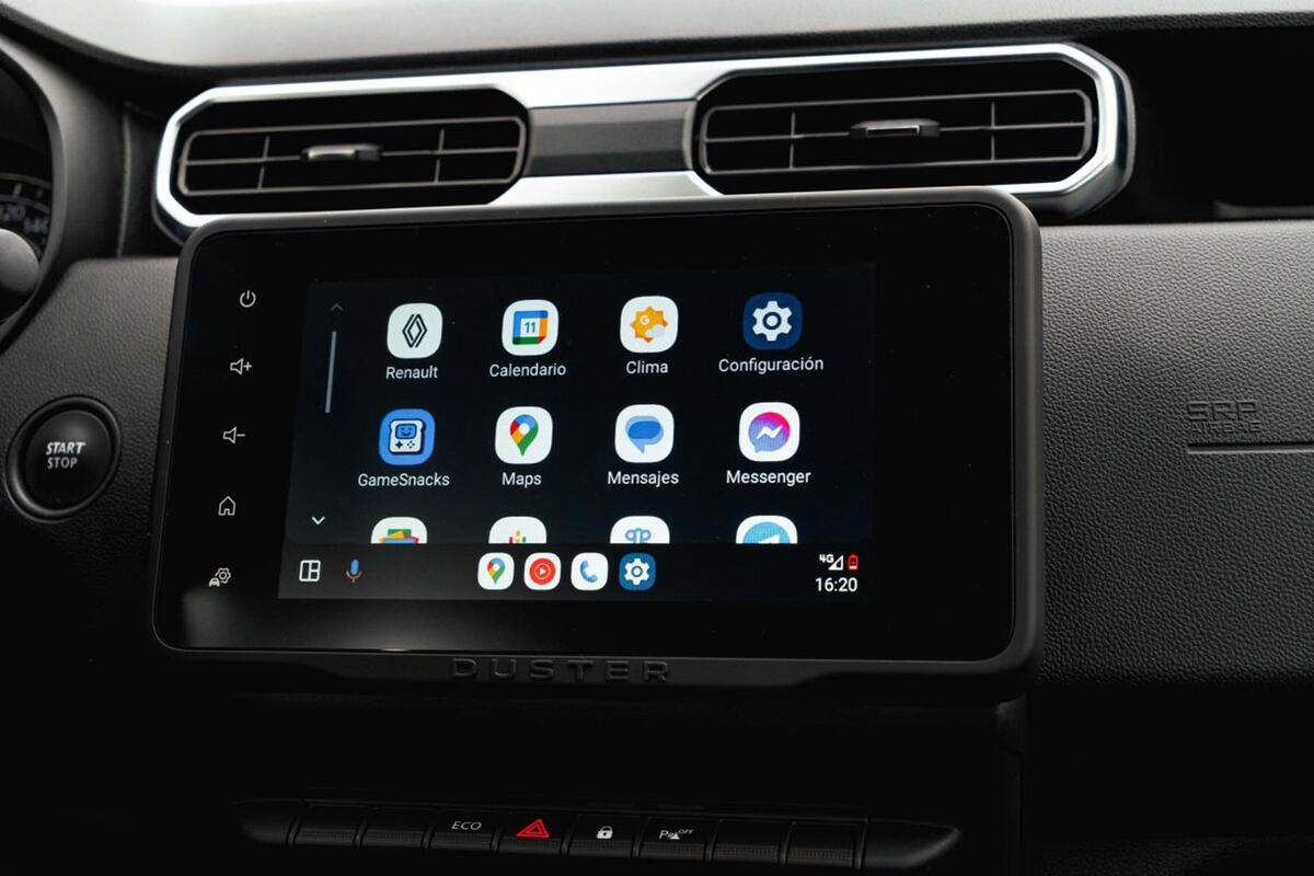 Sistema multimedia con pantalla táctil de 8” y conectividad inalámbrica con Android Auto y Apple Carplay.