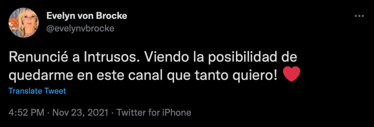 El tuit en el que Evelyn informa que ya no será parte del panel de Intrusos.