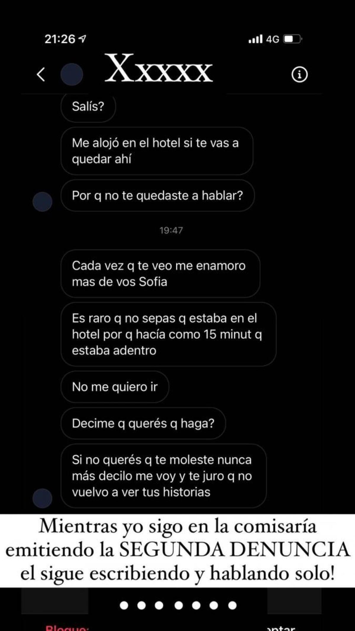 Los mensajes que el hombre le mandó a la modelo a través de los mensajes directos de Instagram.