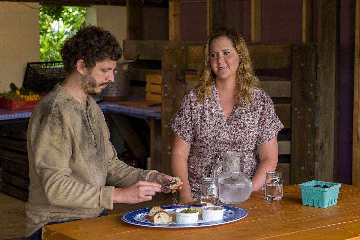 Amy Schumer y Michael Cera en "Life and Beth" (Star+).