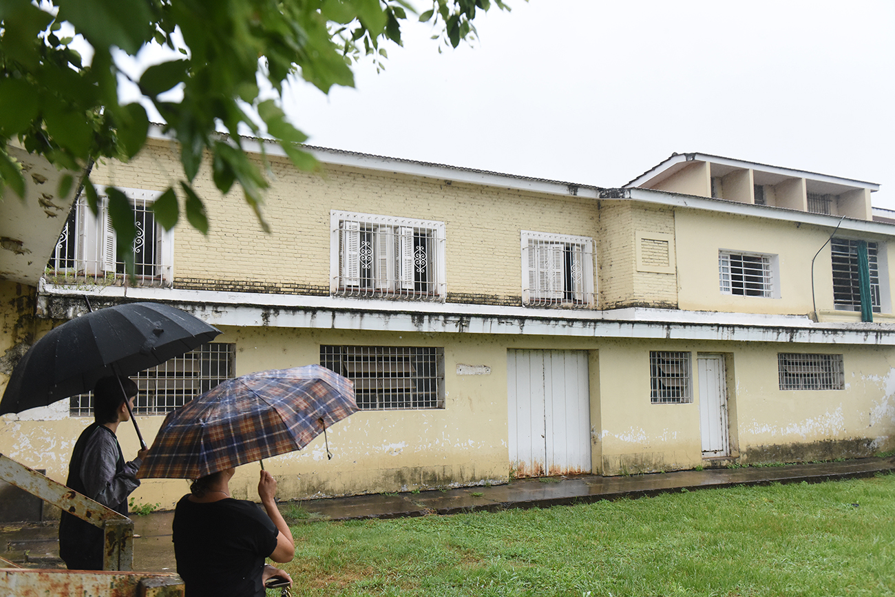 El agua tapó toda la planta baja de la escuela. Aún quedan las marcas de barro debajo de las ventanas.
Se cumplen 10 años de la inundacion de Sierras Chicas en Villa Allende y en Río Ceballos. (José Gabriel Hernández / La Voz)