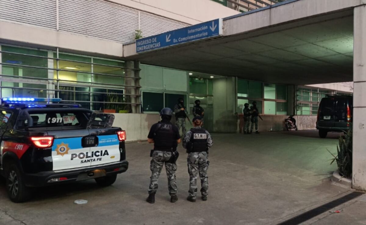 La Polícia en el hspital mientras Dylan se encontraba internado. (Gentileza)