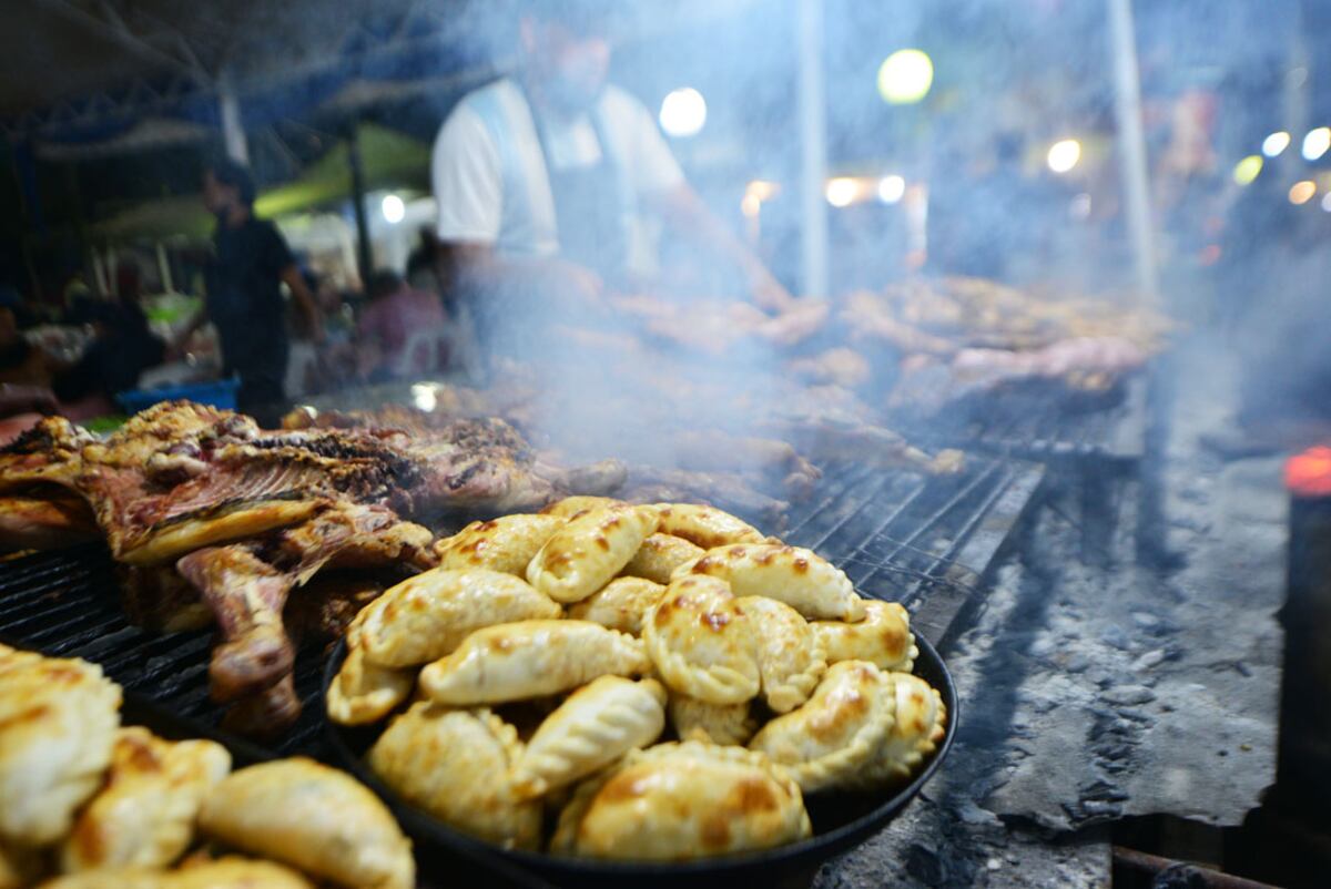 El espectáculo de la comida durante el Festival de Doma y Folklore de Jesus María merece destacarse en un lugar especial. Foto Javier Ferreyra