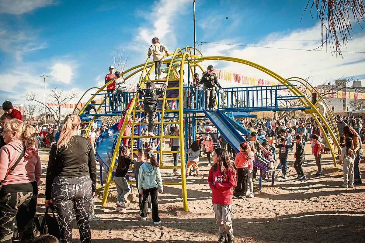 La celebración del Día de la Infancias en el Paseo del Riel fue todo un éxito.