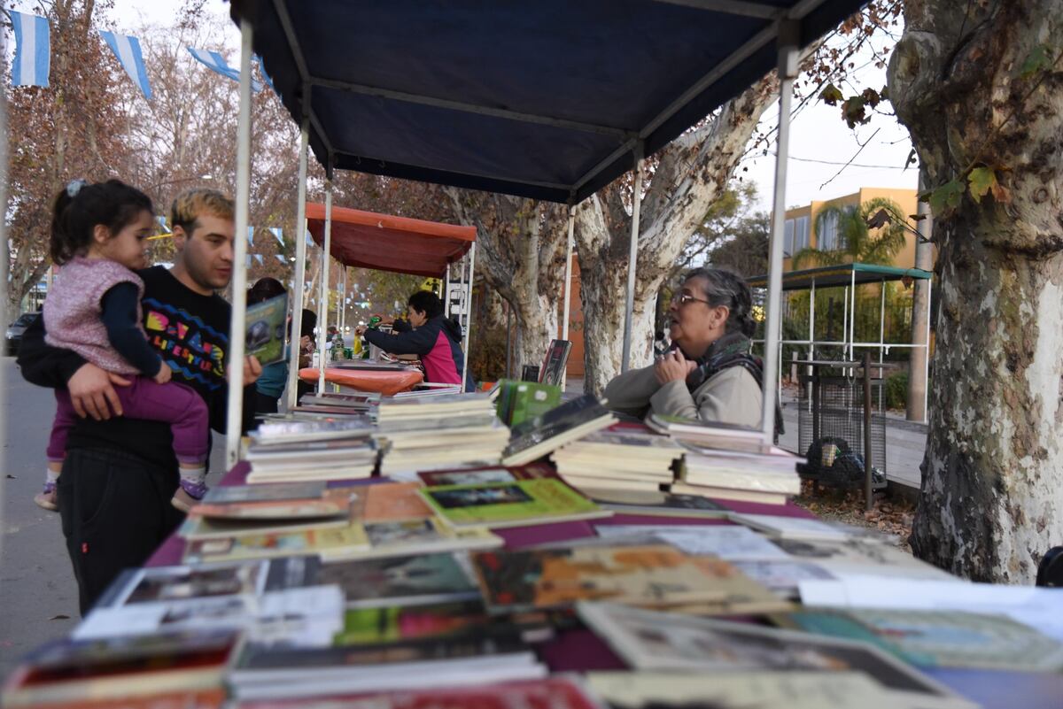 Las ferias de libros son una buena oportunidad para incitar a la lectura de los más pequeños. (Archivo).
