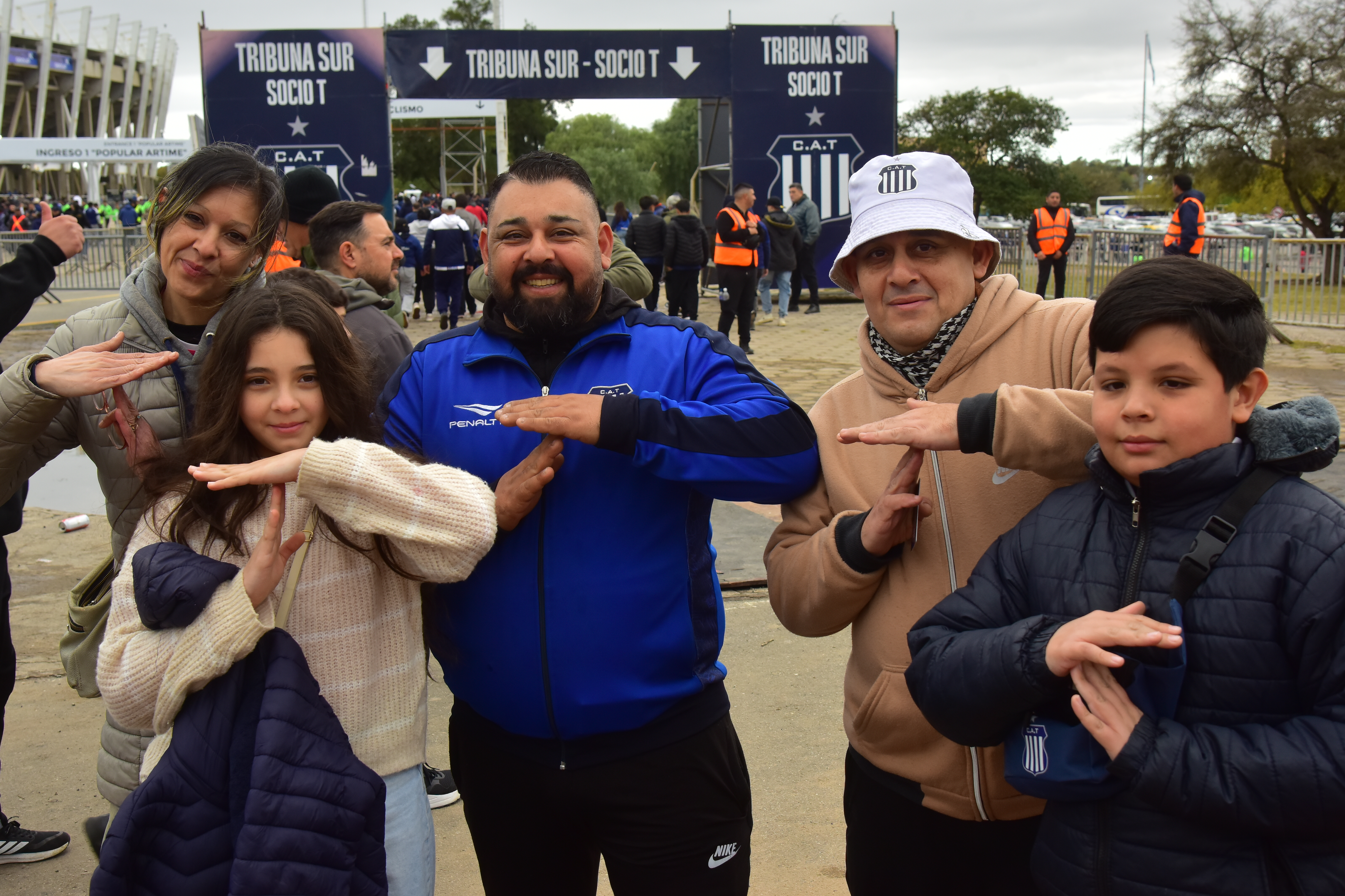 Cara 'e Cancha de Talleres en la previa del partido con Riestra. (Ramiro Pereyra / La Voz)