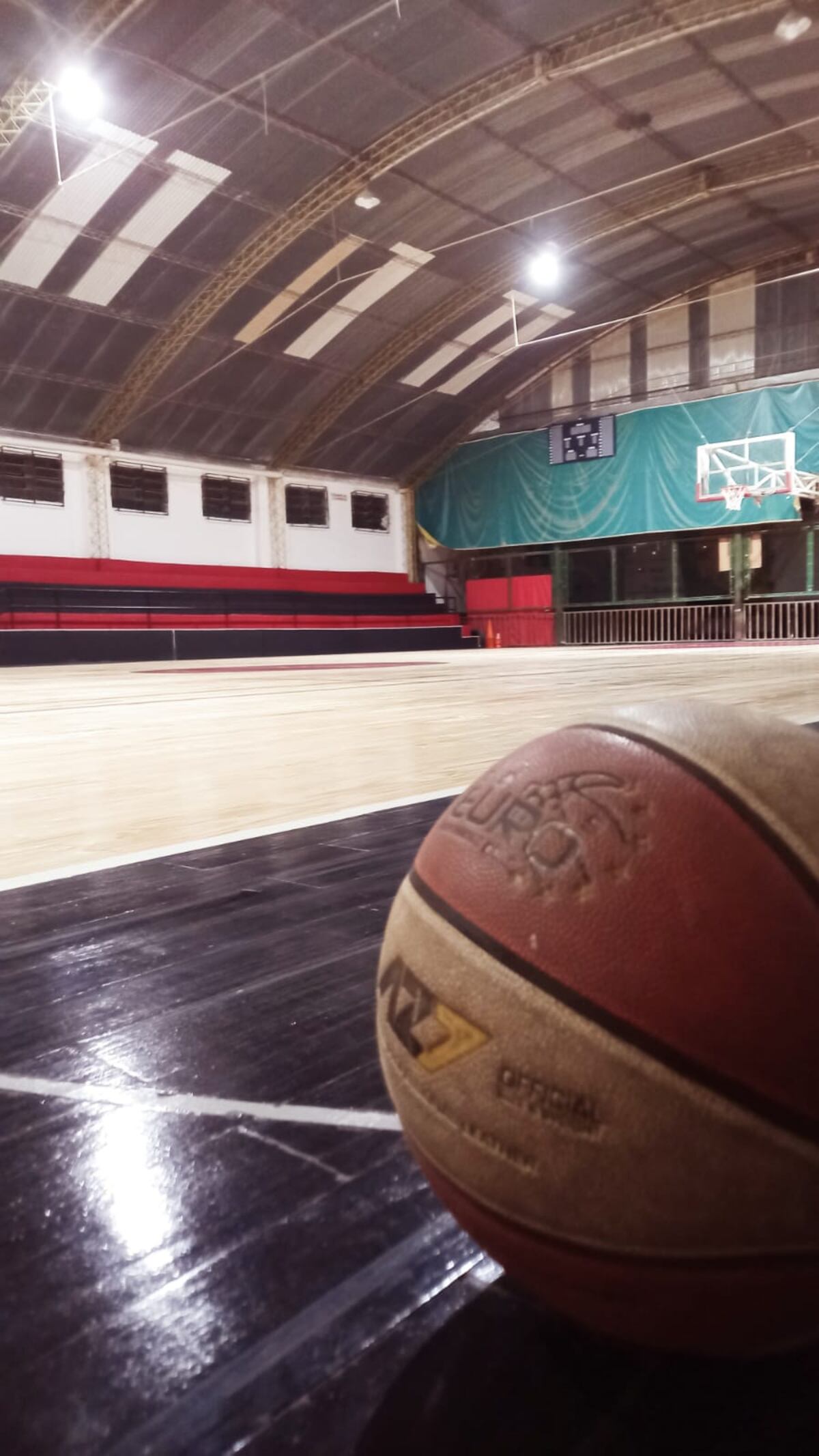El club BPA Caju de Almafuerte y la obra de su piso deportivo que inaugura este domingo. (Prensa Caju).