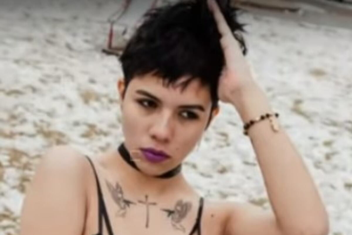 La modelo riocuartense posó sobre la nieve en una plaza de Río Cuarto.