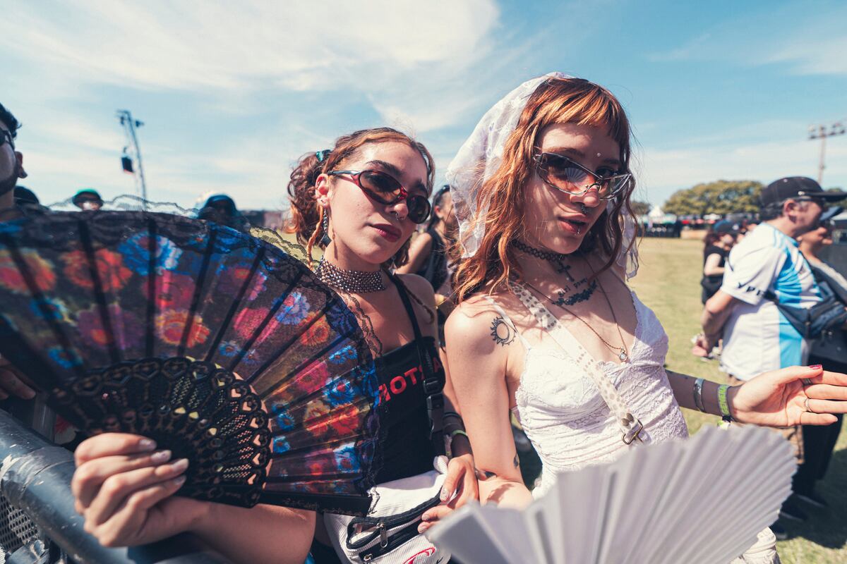 La diversidad de looks altamente producidos en el público es un sello del Lollapalooza.