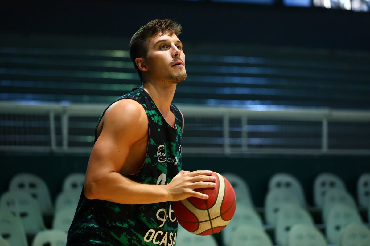 Atenas entrenando en el estadio de Ferro. (Prensa Atenas).
