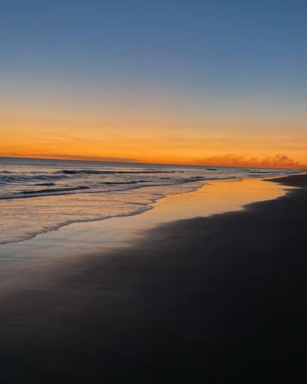 Cuál es la playa argentina donde el sol nace y muere en el mar