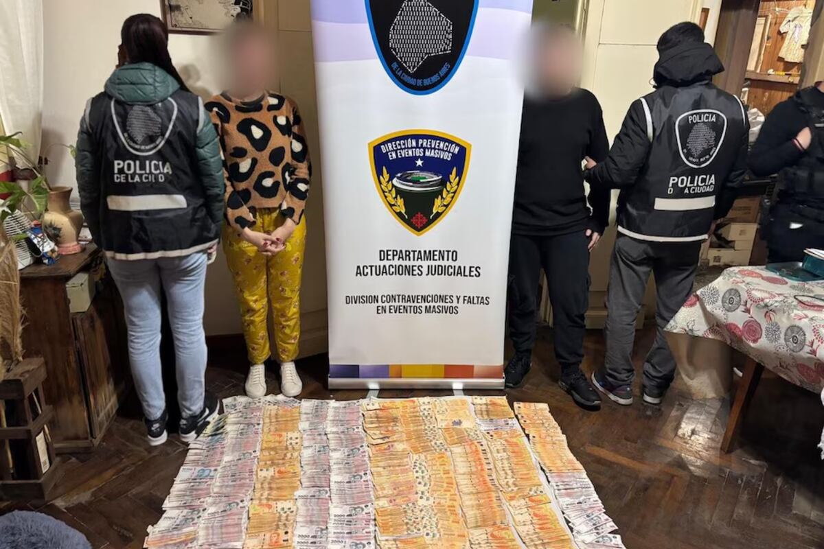 La “Reina de la reventa” cayó en Buenos Aires: secuestraron millones de pesos y un arma. (Gentileza)