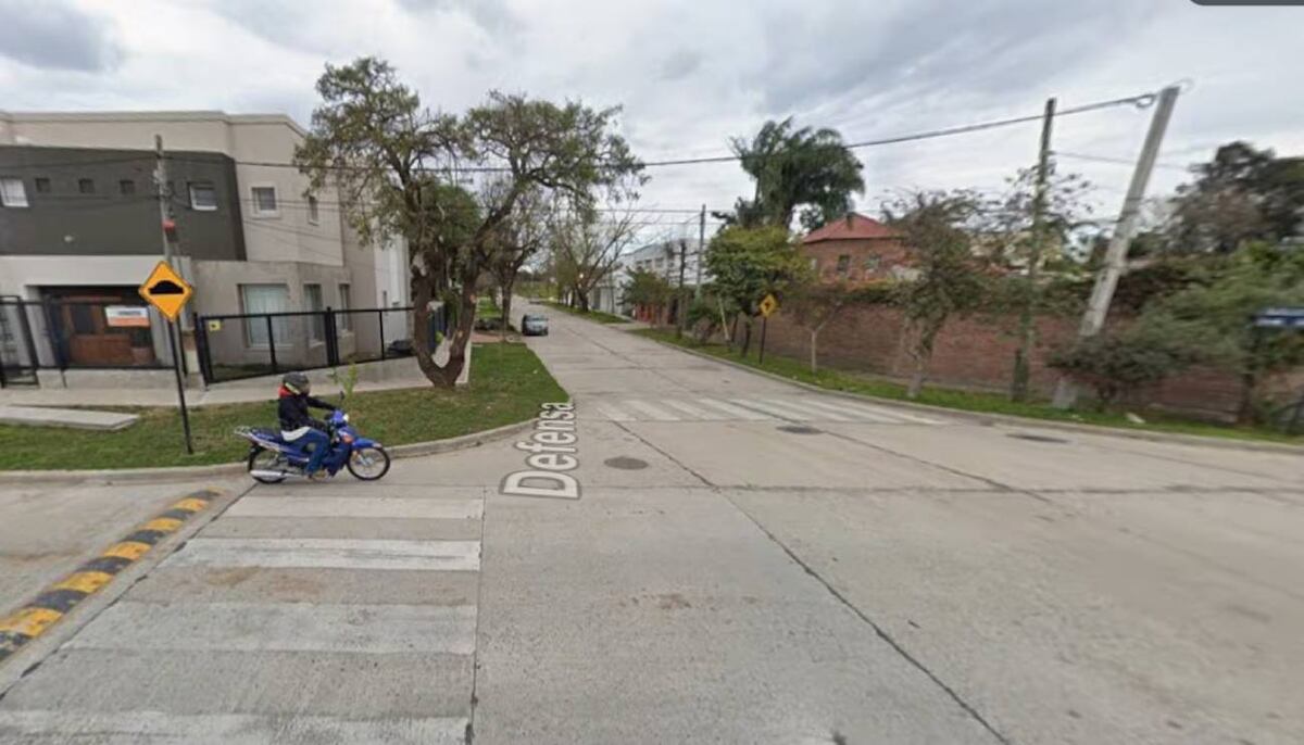 El hombre fue interceptado por dos delincuentes en la esquina de Defensa al 8200, en el barrio Playa Norte, en Santa Fe. (Foto: Gentileza).