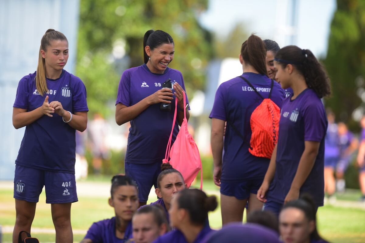 Entrenamiento abierto del equipo femenino de Talleres en el Card. (Jorge Peñalba / La Voz)