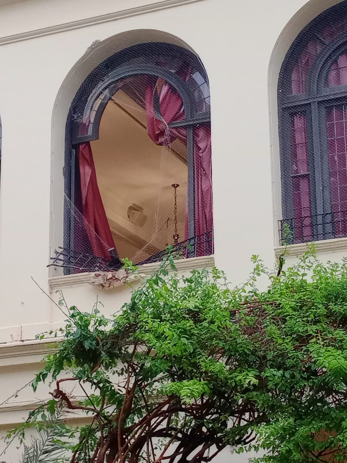 La lluvia provocó destrozos en el Colegio Nacional de Monserrat de Córdoba. (Gentileza)