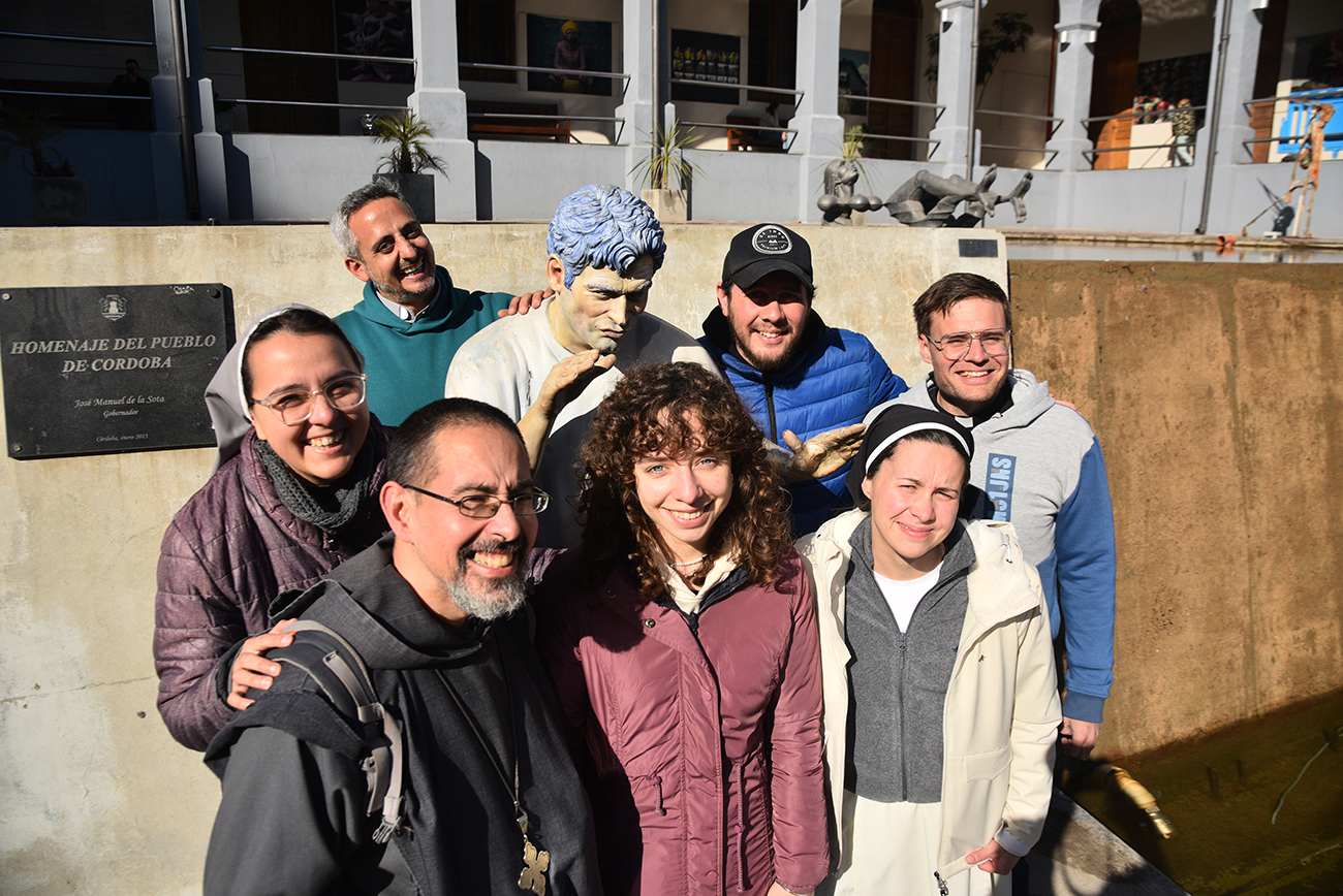 En un lugar icónico y junto a un ídolo cordobés como Rodrigo, los evangelizadores católicos se reúnen por segunda vez a nivel nacional.
(Pedro Castillo / La Voz)