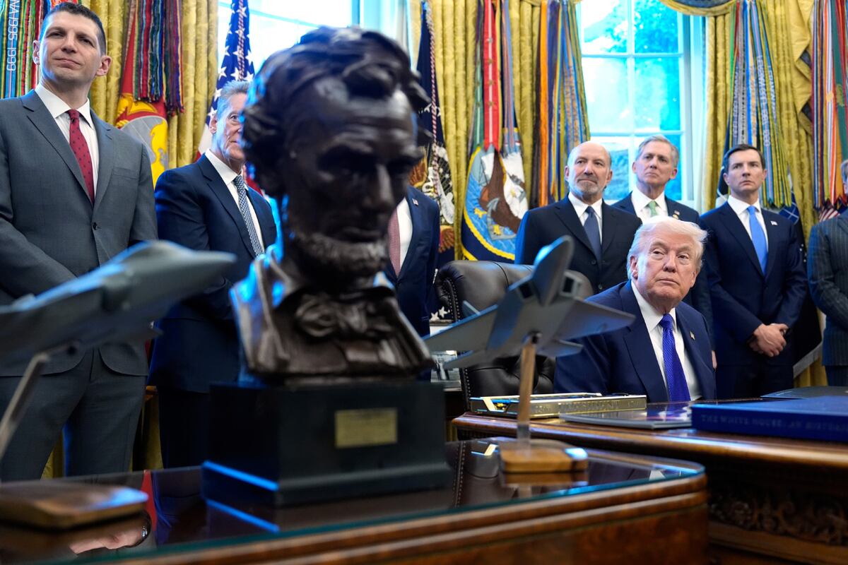 Desde el Despacho Oval, Trump sostuvo que Estados Unidos mantiene contactos con las autoridades cubanas. (Foto: (AP Photo/Alex Brandon)