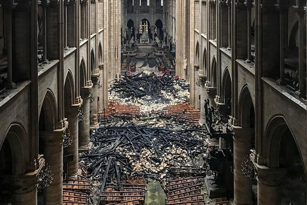 A dos años del incendio que casi la destruyó, la Catedral busca recuperar su esplendor.