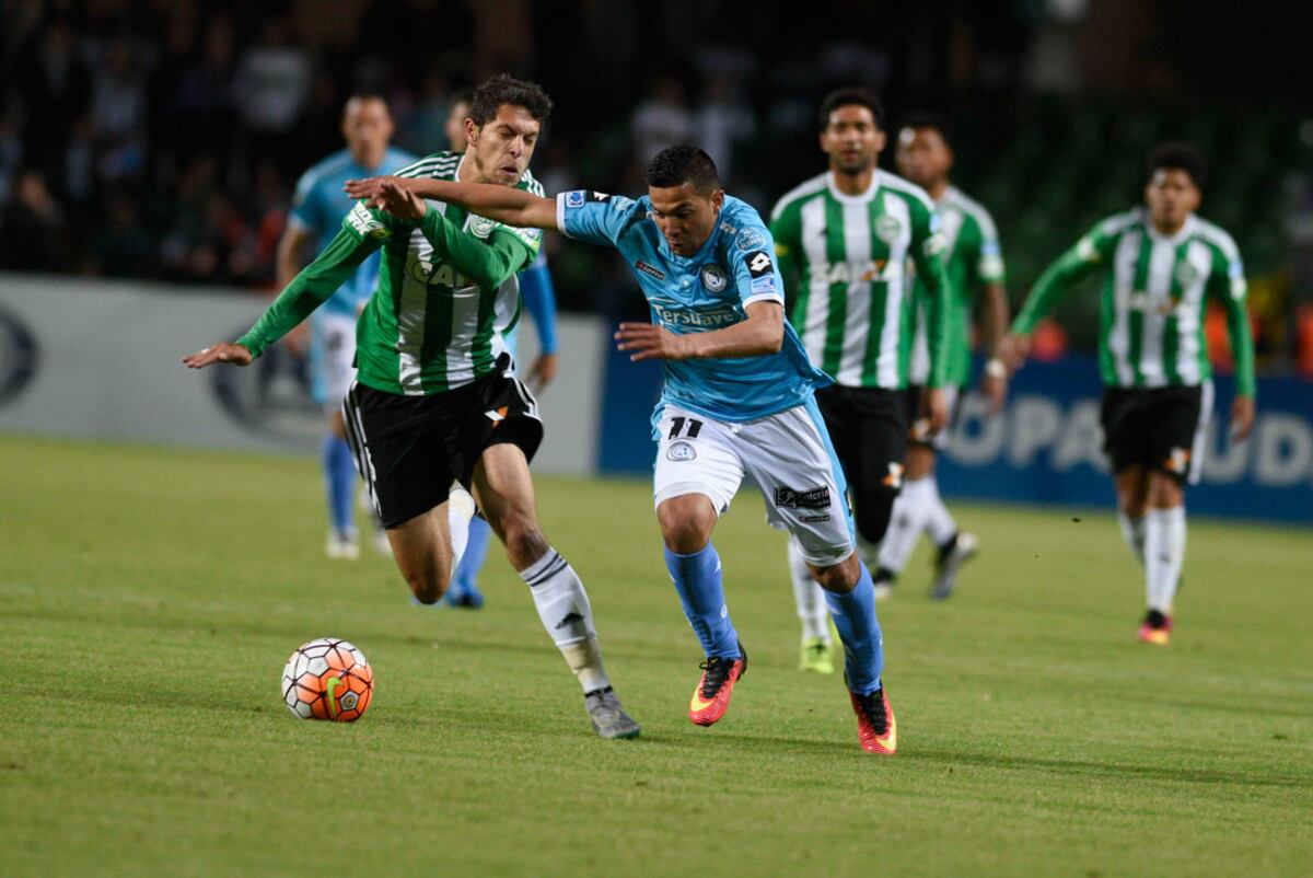 El inolvidable 2-1 de Belgrano a Coritiba, en Brasil, por la Copa Sudamericana de 2016. En acción Nahuel Luján, autor del segundo gol celeste en el 2-1. (La Voz / Archivo)