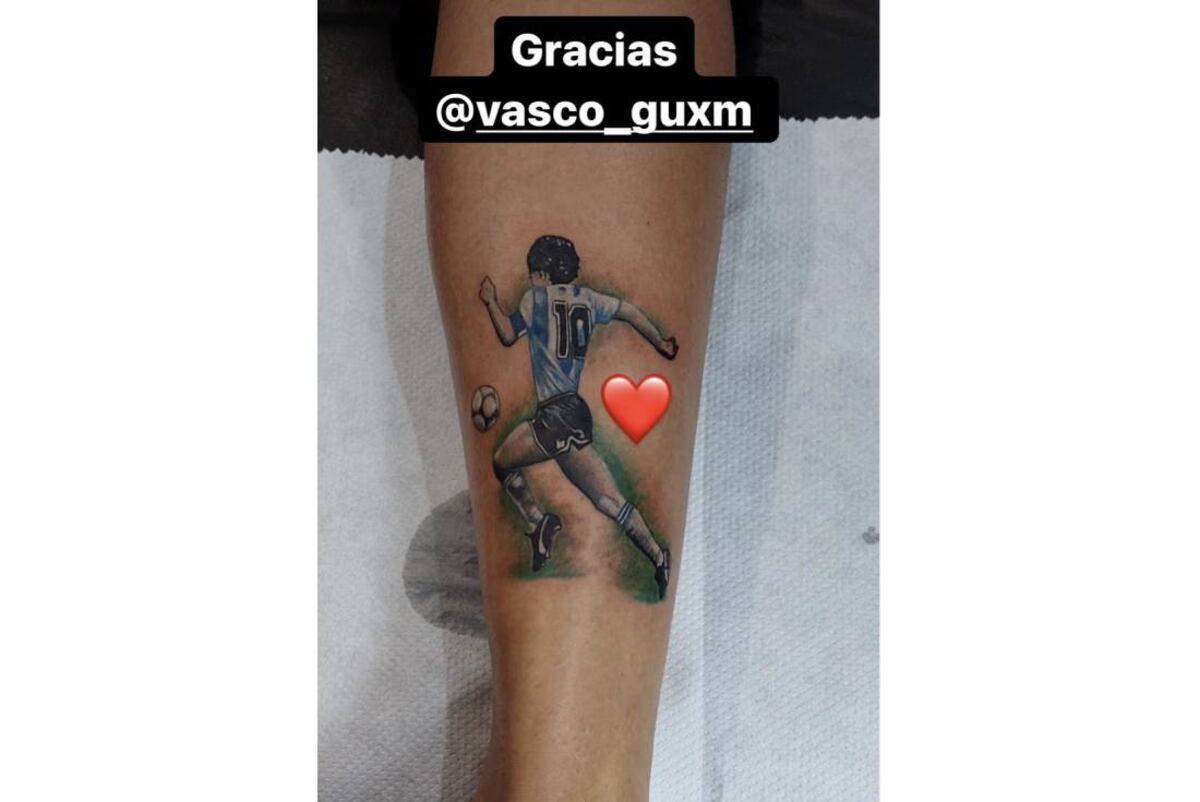 La foto del tatuaje de Komar, bien maradoneano.