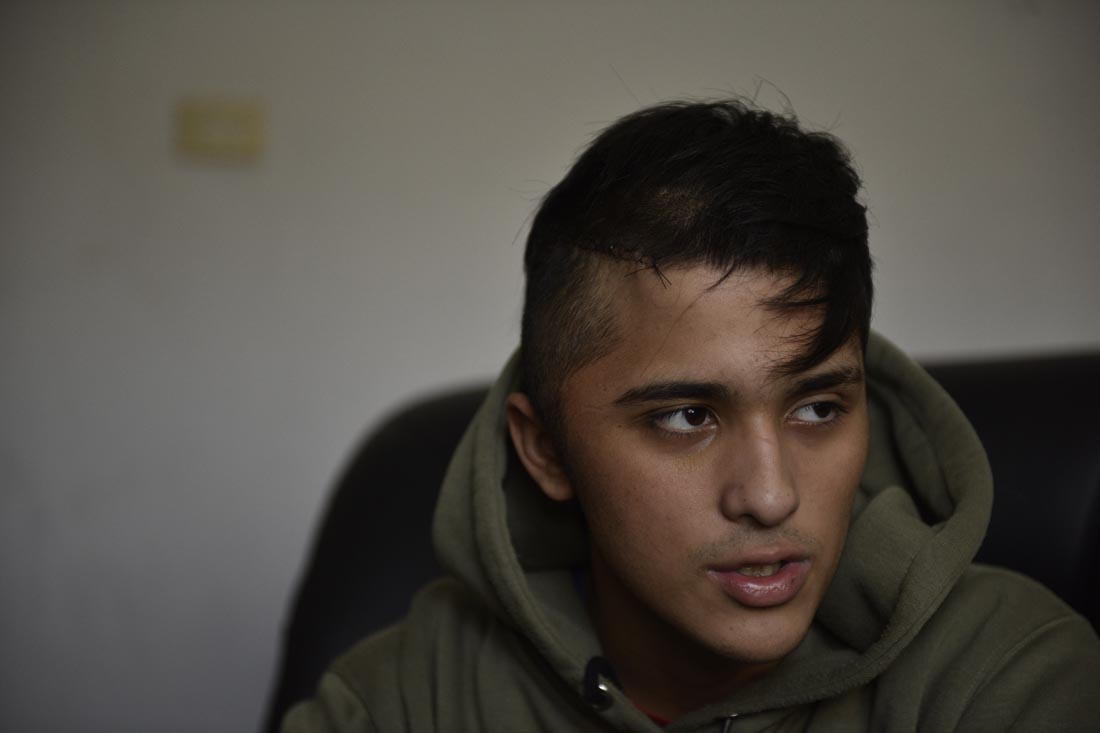 Ezequiel estuvo internado en coma y conectado a un respirador. Sobrevivió y hoy está con su familia otra vez. (Ramiro Pereyra / La Voz)