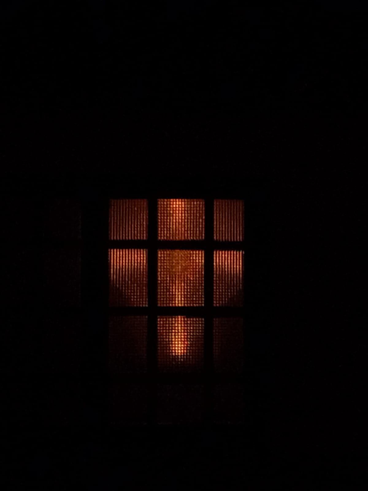 La "aparición de la cruz" en una vivienda de Luque, con una luz de vela.